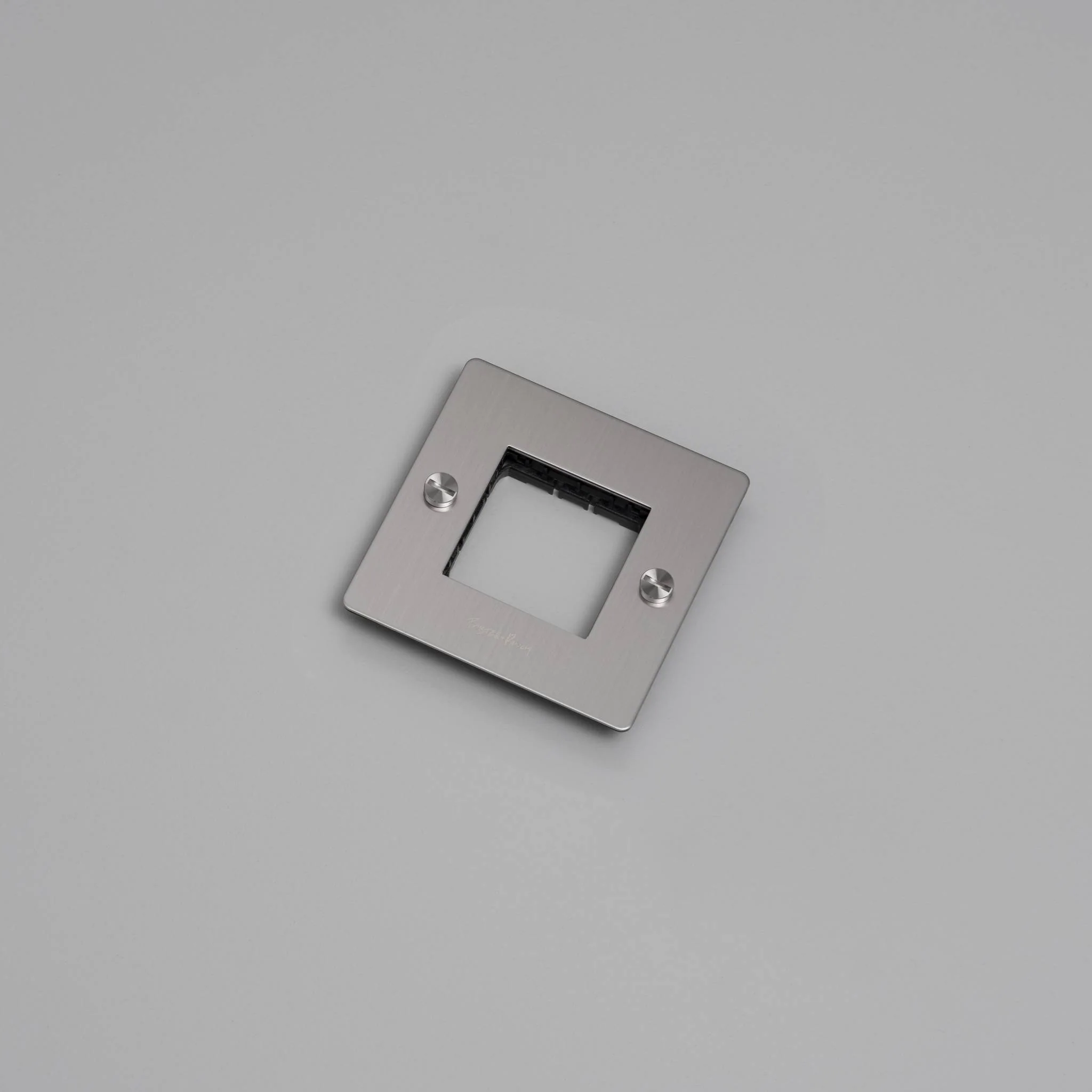 1G WALL PLATE / HORIZONTAL / NO INFILLS / WITH LOGO - Image 2
