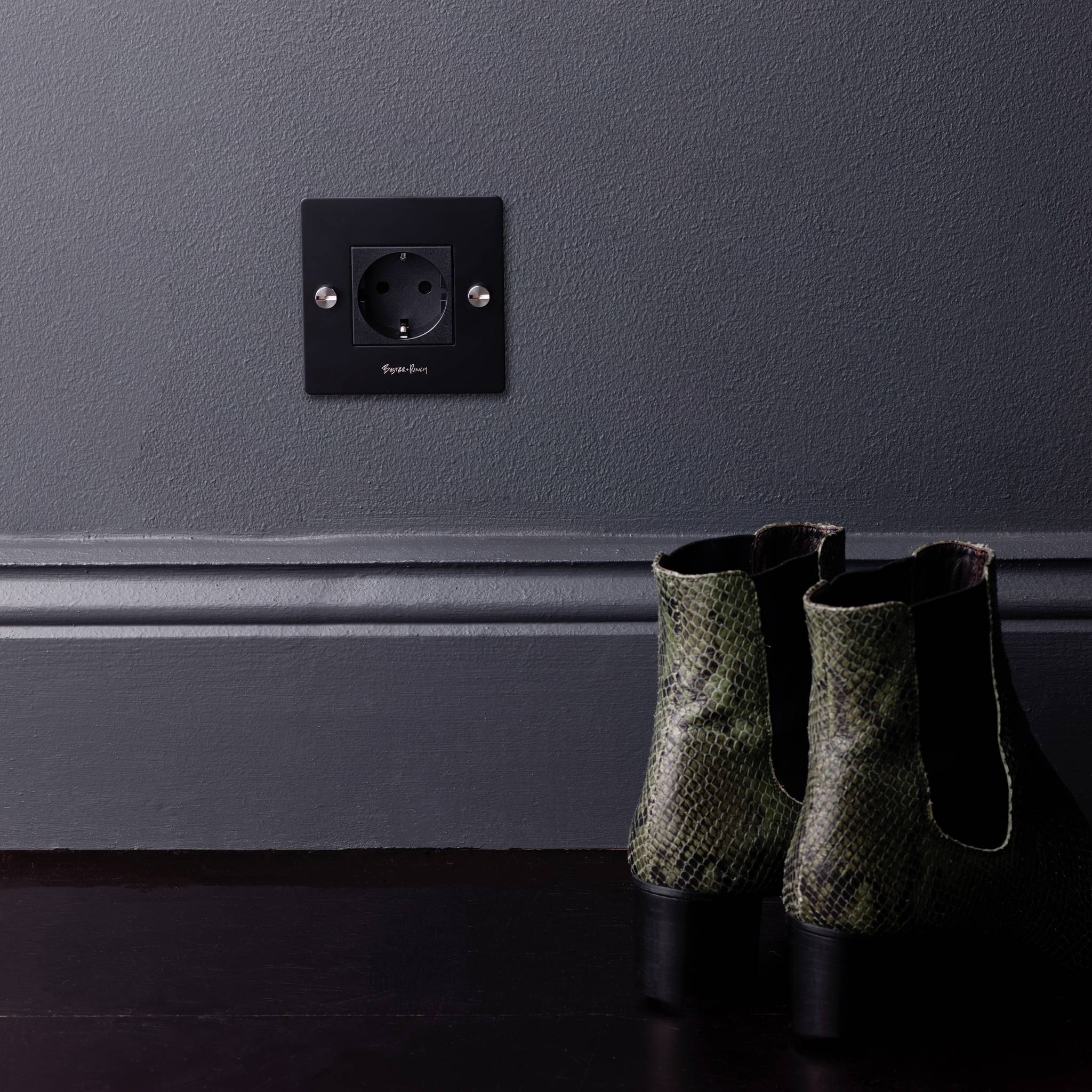 1G WALL PLATE / HORIZONTAL / NO INFILLS / WITH LOGO - Image 4