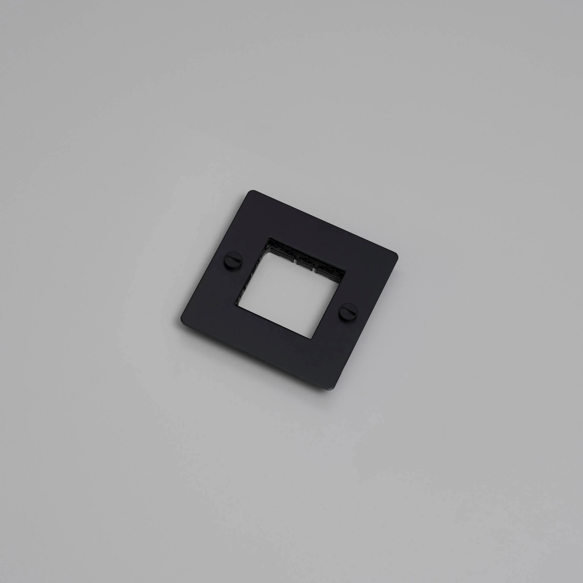 1G WALL PLATE / HORIZONTAL / NO INFILLS / WITHOUT LOGO - Image 3