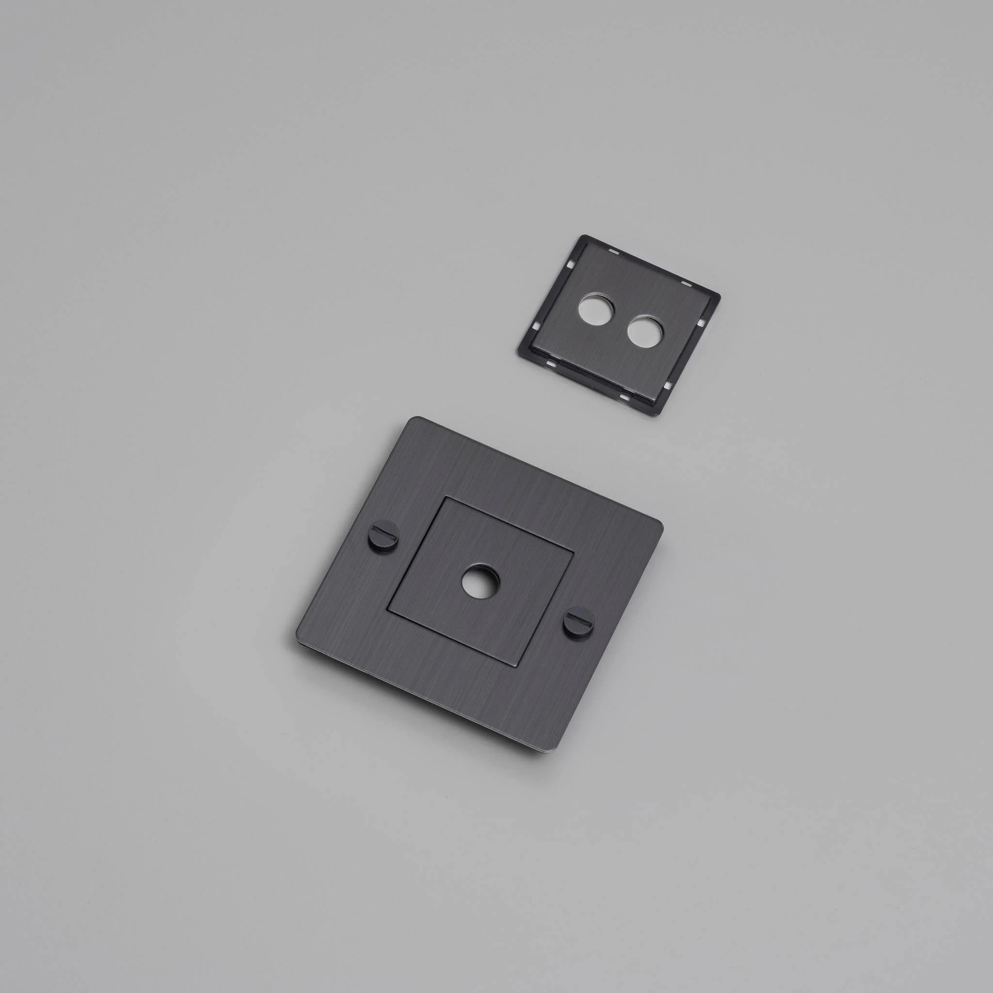 1G WALL PLATE / HORIZONTAL / WITH INFILLS / WITHOUT LOGO - Image 6