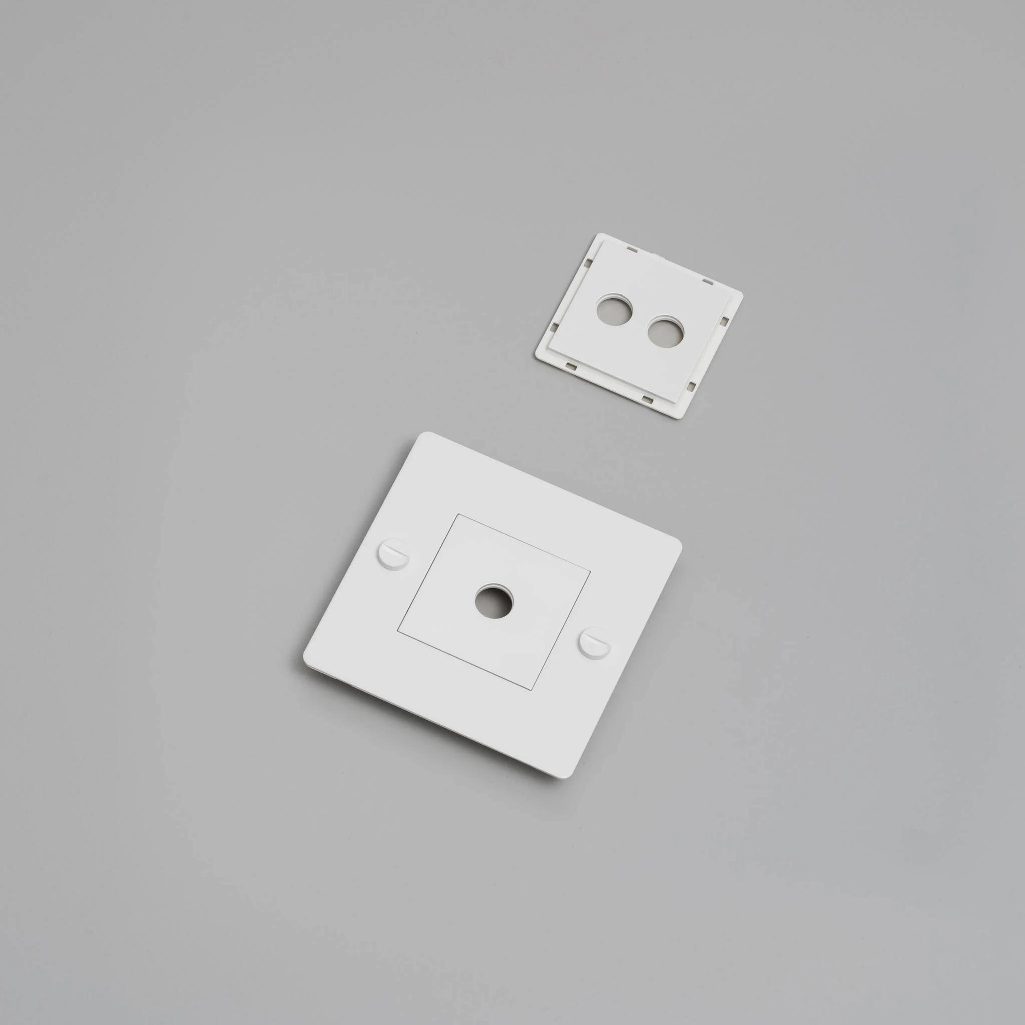 1G WALL PLATE / HORIZONTAL / WITH INFILLS / WITHOUT LOGO - Image 8