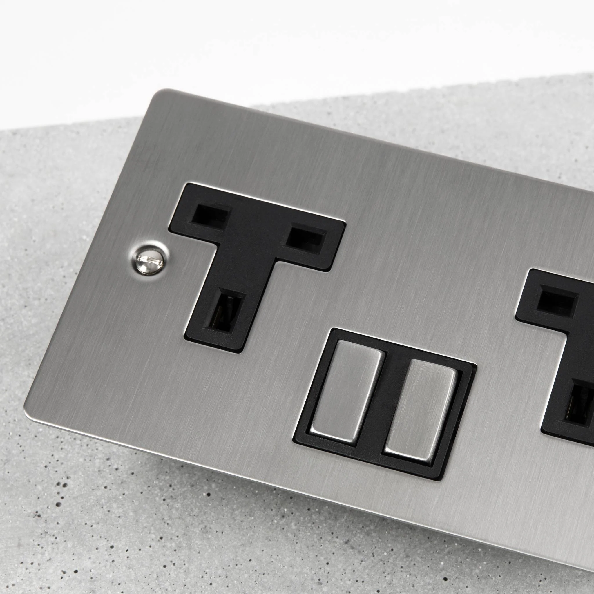 2G UK PLUG SOCKET - Image 6