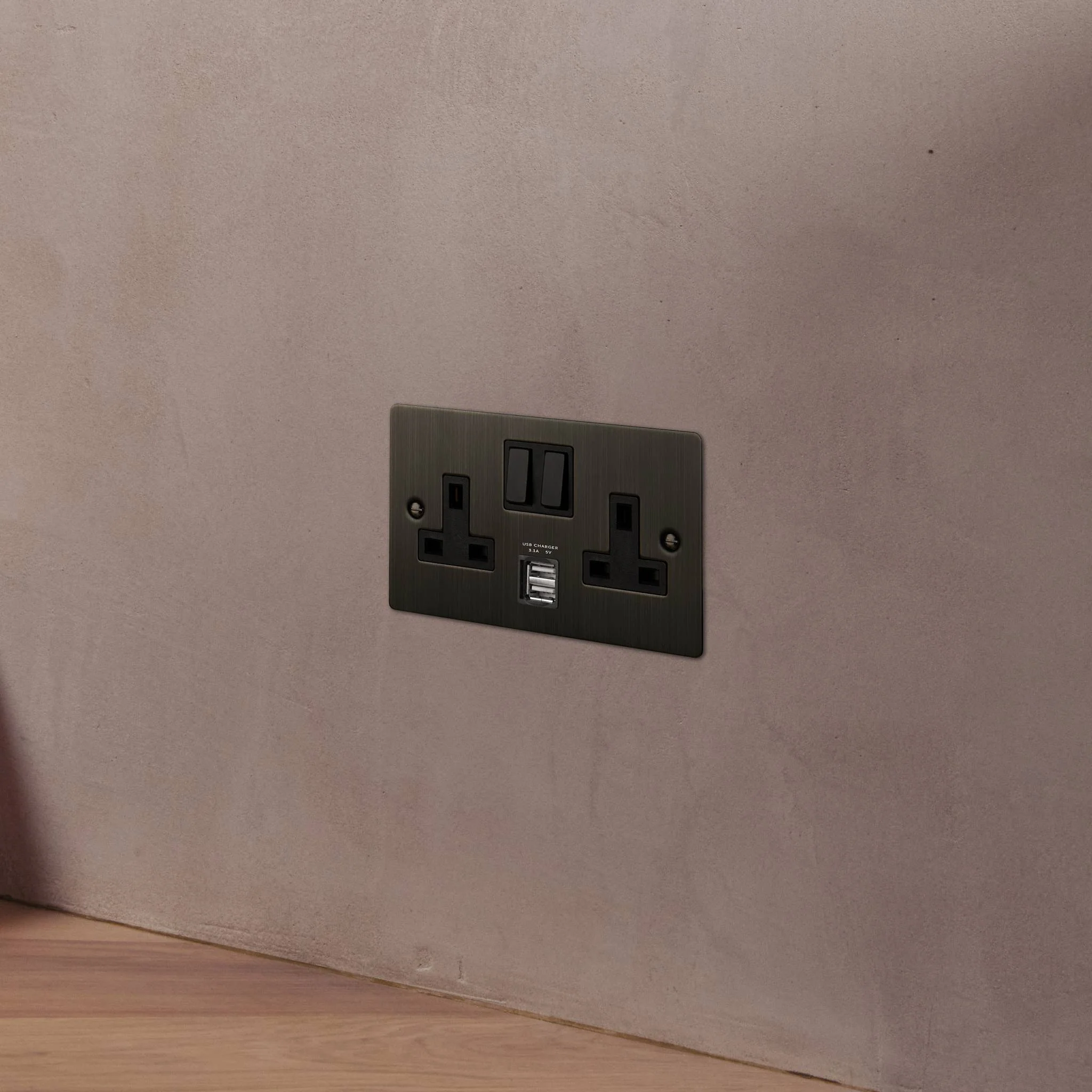 2G UK PLUG SOCKET / USB - Image 7