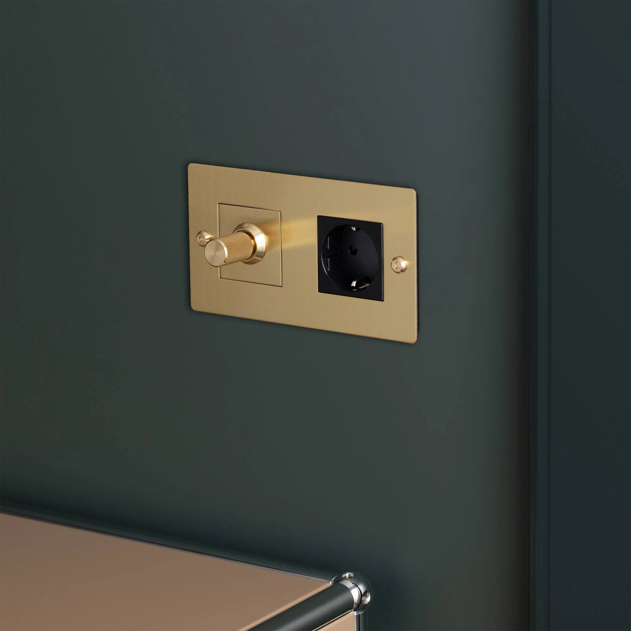 2G WALL PLATE / HORIZONTAL / WITH INFILLS / WITHOUT LOGO - Image 2