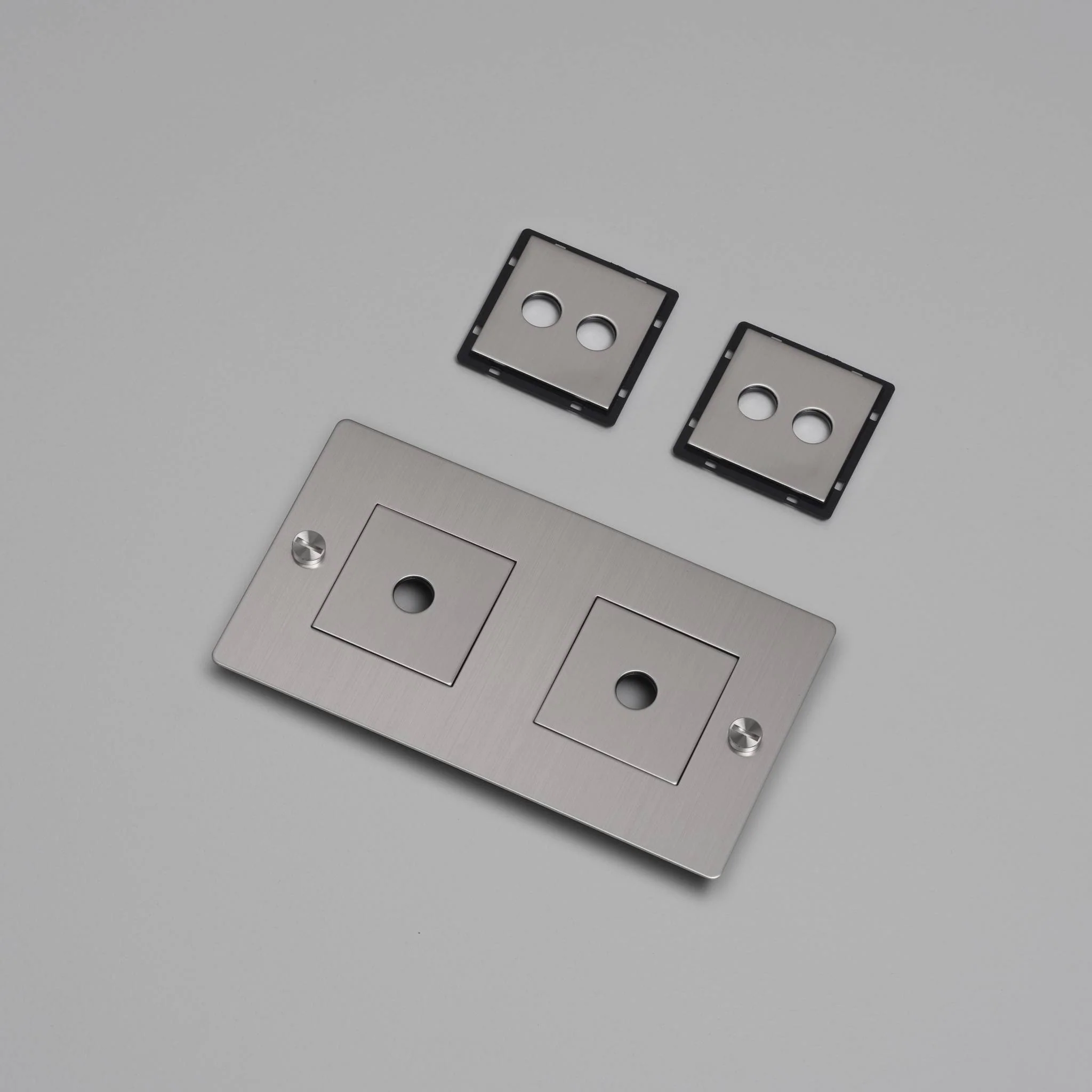 2G WALL PLATE / HORIZONTAL / WITH INFILLS / WITHOUT LOGO - Image 4
