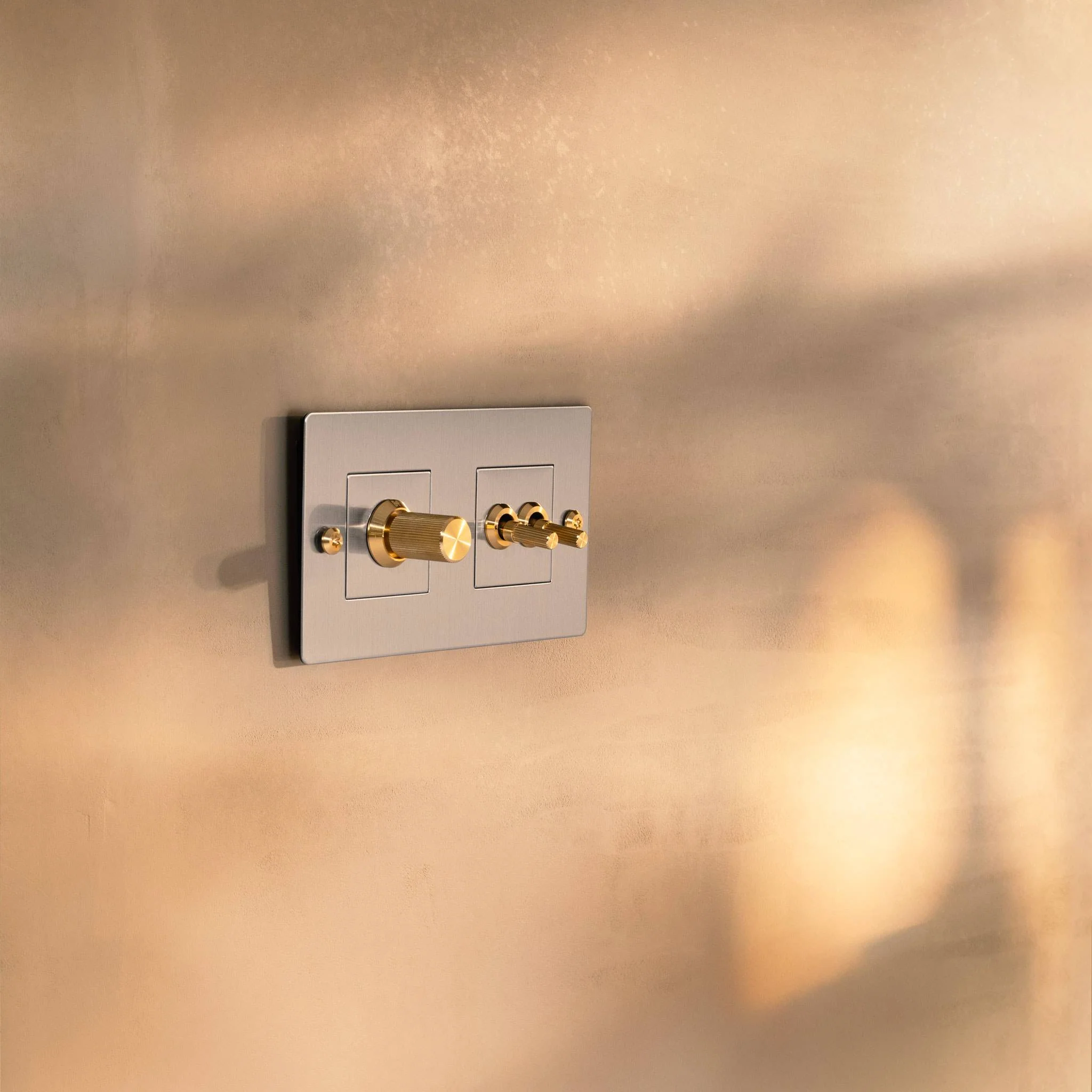 2G WALL PLATE / HORIZONTAL / WITH INFILLS / WITHOUT LOGO - Image 6