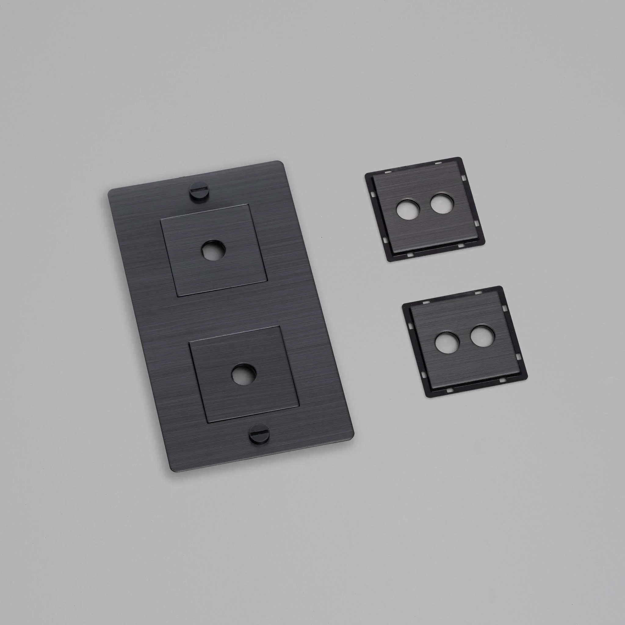2G WALL PLATE / VERTICAL / WITH INFILLS / WITHOUT LOGO - Image 3