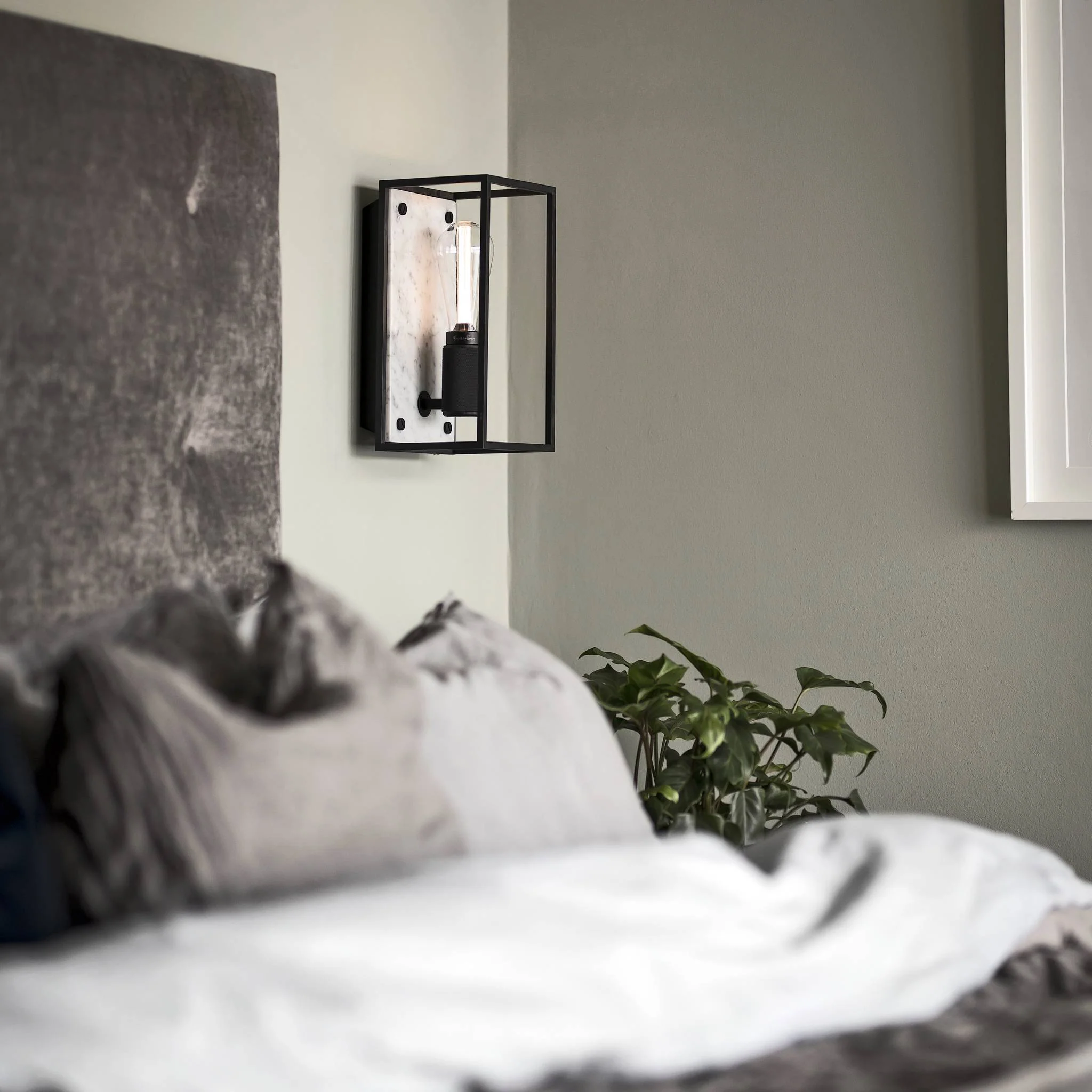 CAGED WALL / MEDIUM / CROSS - Image 9