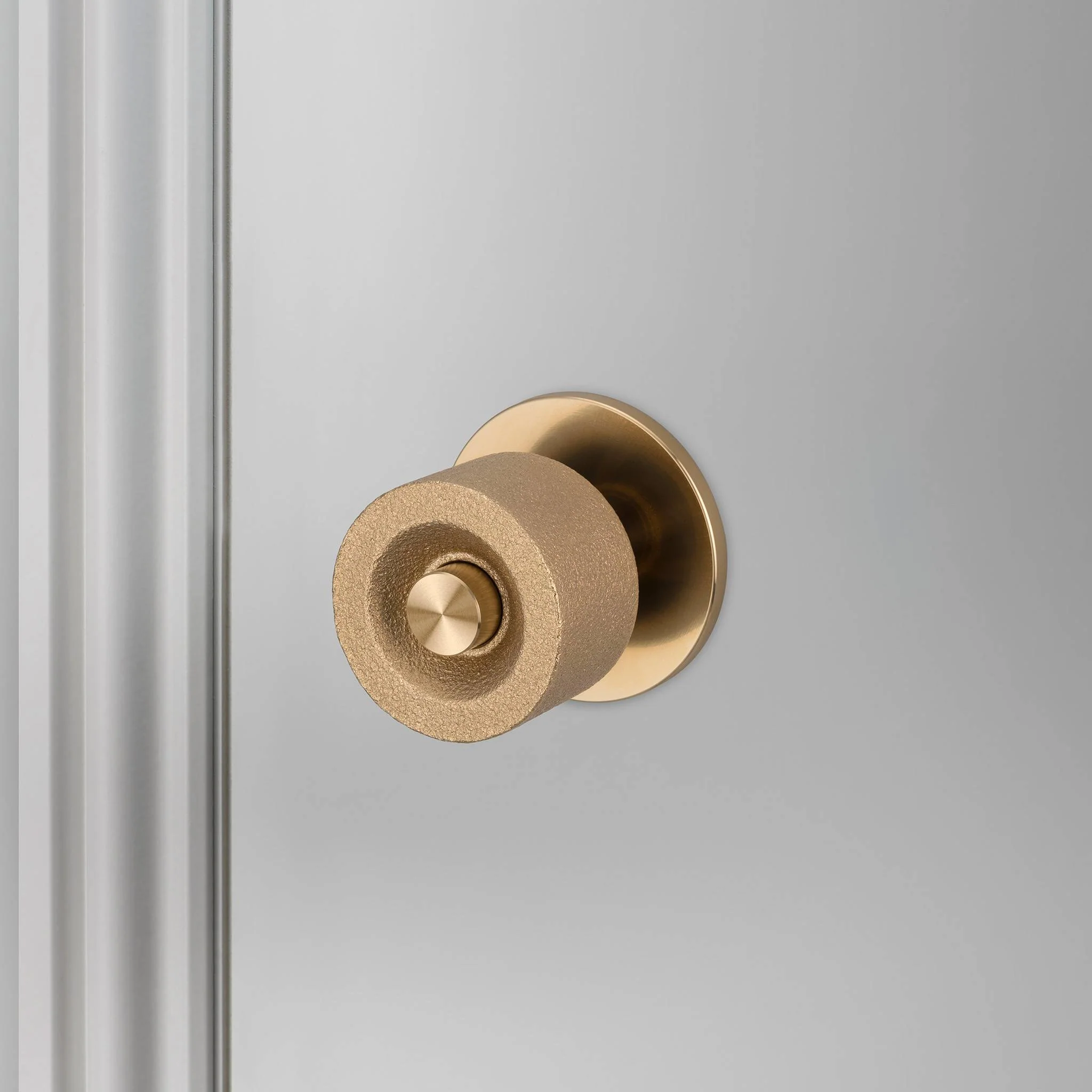 DOOR KNOB SET / CAST