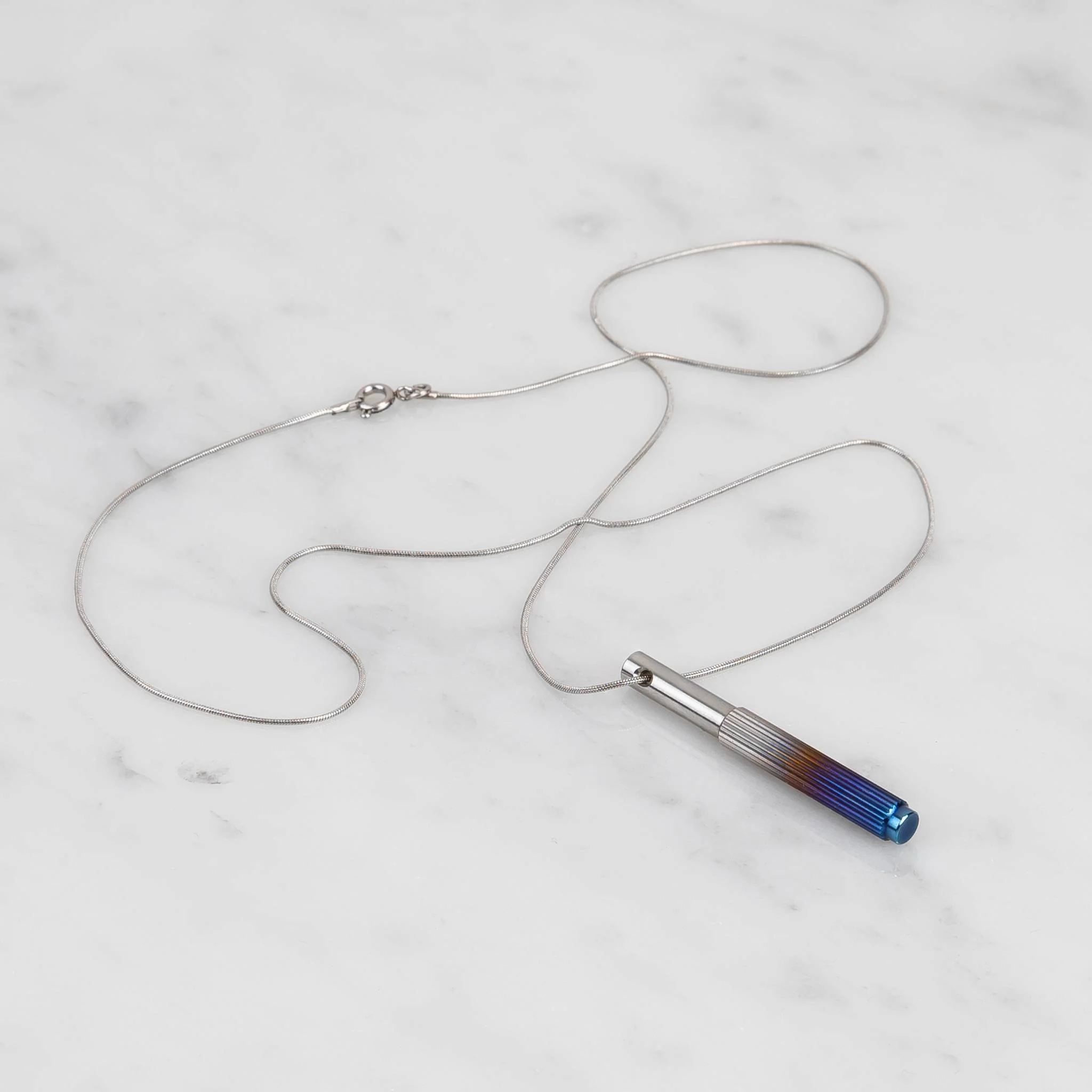 NECKLACE / VERTICAL / LINEAR / BURNT STEEL - Image 3