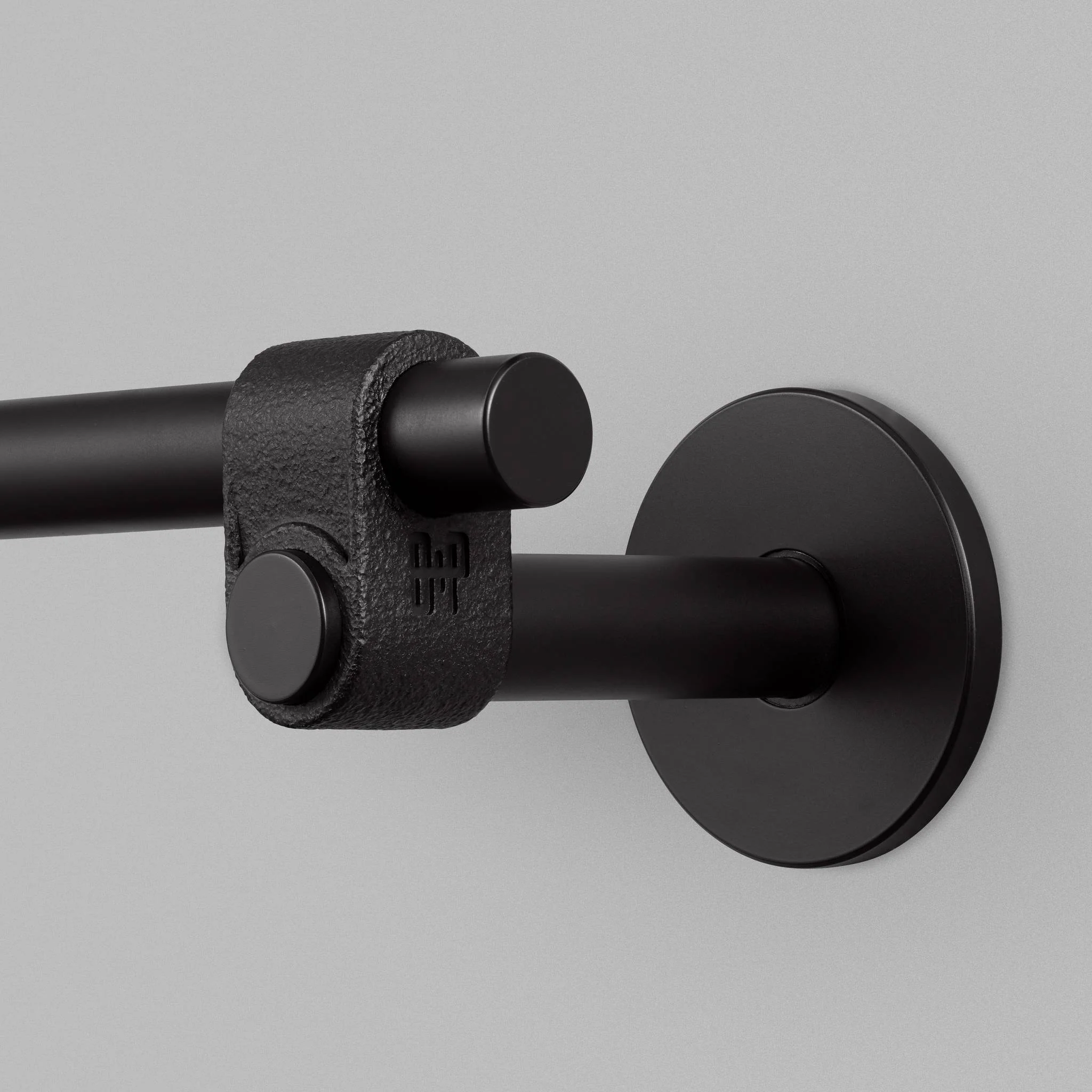 TOWEL RAIL / CAST - Image 8